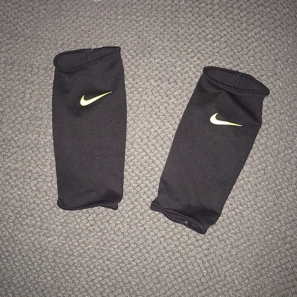 nike soccer leg sleeves